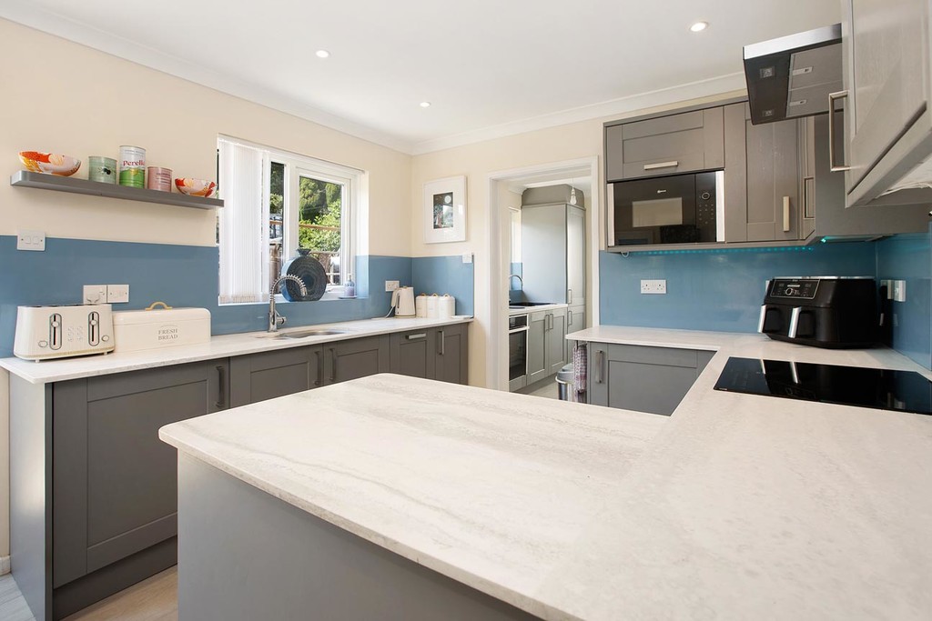 3 bed detached house for sale in Moor View Drive, Teignmouth, TQ14  - Property Image 9
