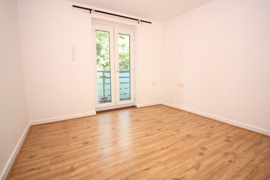 2 bed apartment for sale in Heraldry Walk 4