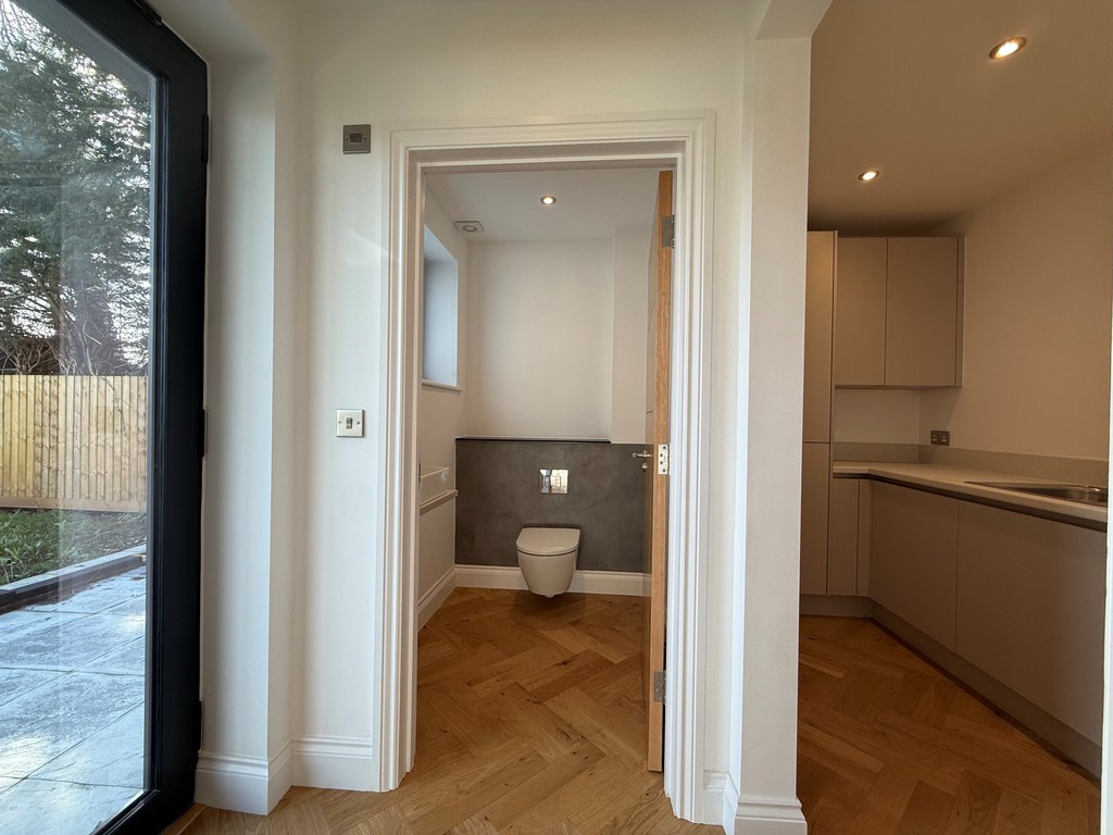 5 bed detached house to rent in Old Rydon Lane, Exeter 6