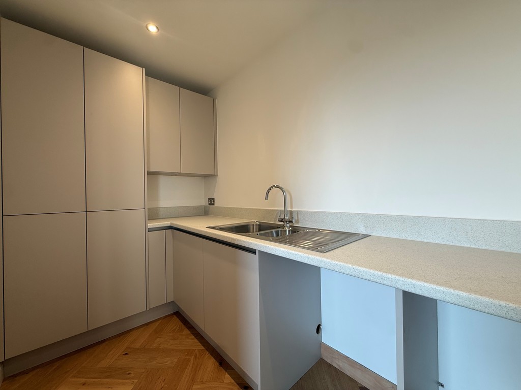 5 bed detached house to rent in Old Rydon Lane, Exeter  - Property Image 9