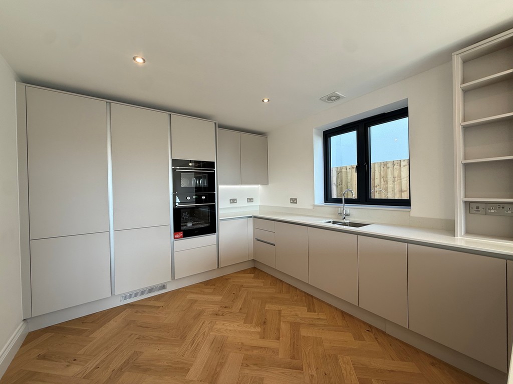 5 bed detached house to rent in Old Rydon Lane, Exeter  - Property Image 4