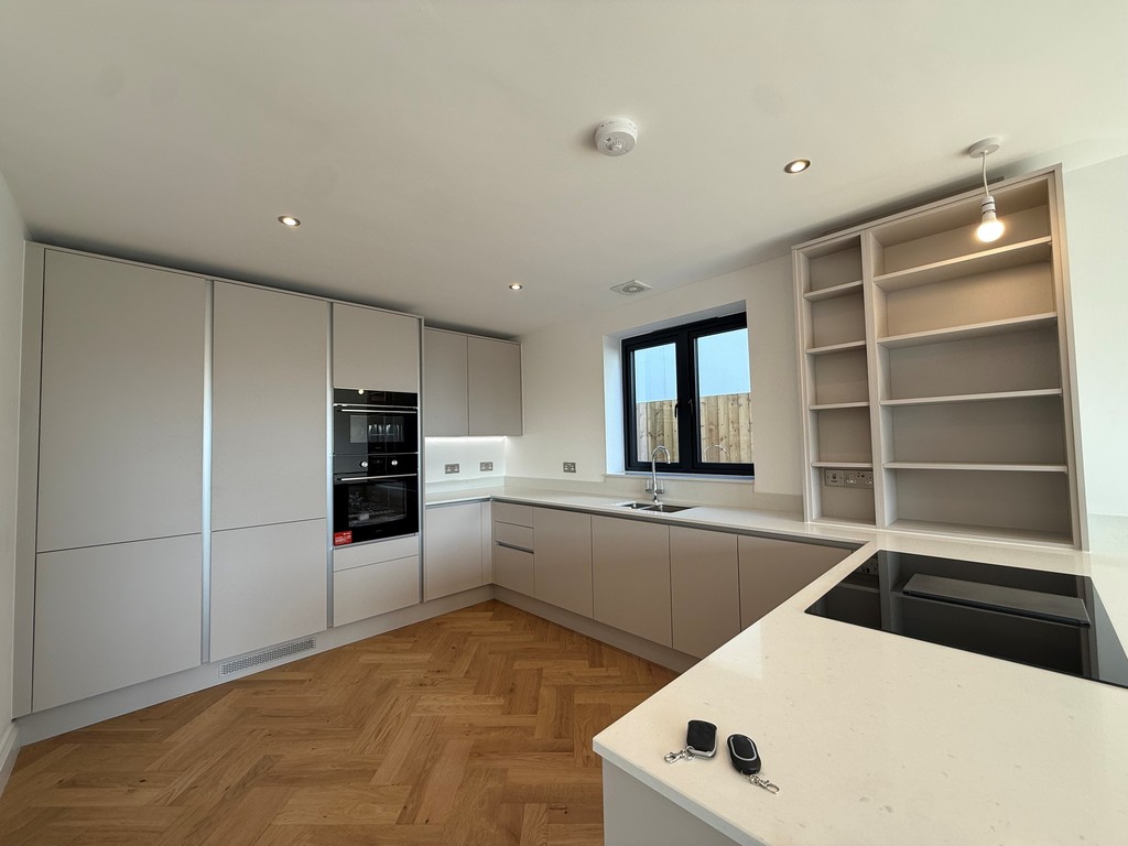 5 bed detached house to rent in Old Rydon Lane, Exeter 4