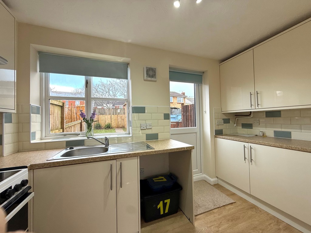 2 bed terraced house to rent in Fulford Drive, Cullompton, EX15 6