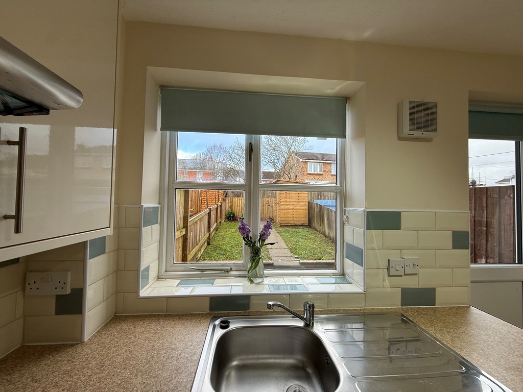 2 bed terraced house to rent in Fulford Drive, Cullompton, EX15 7