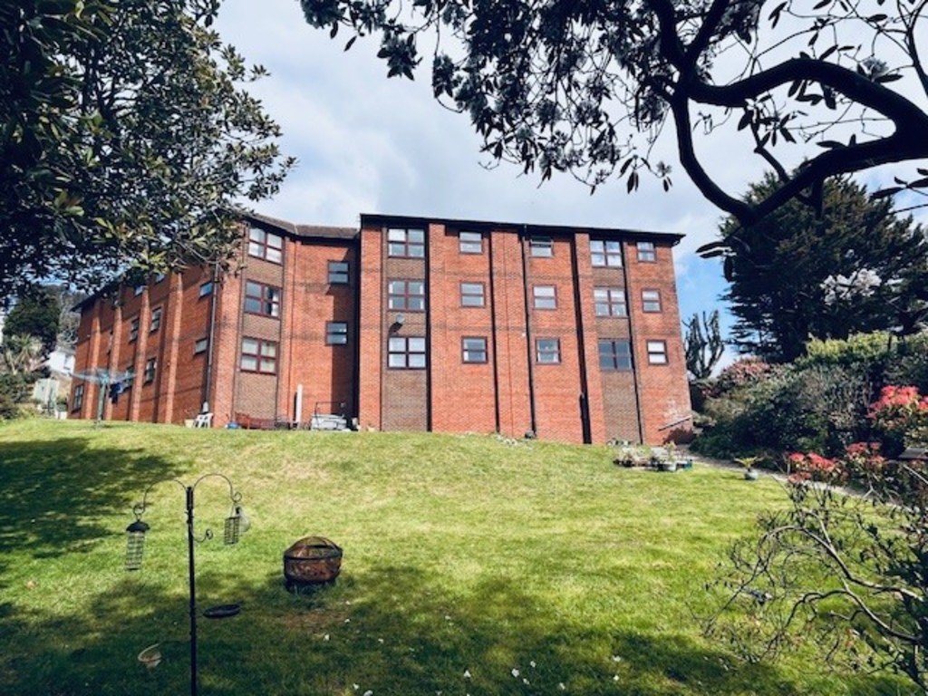 2 bed apartment for sale in East Cliff Road, Dawlish, EX7