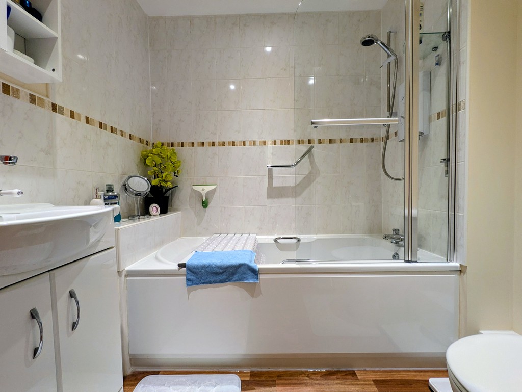 2 bed apartment for sale in Russell Walk, Exeter, EX2 9