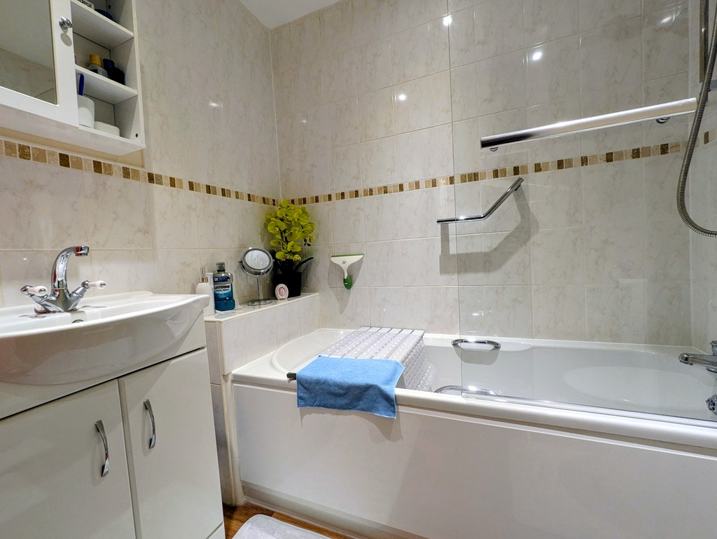 2 bed apartment for sale in Russell Walk, Exeter, EX2 10