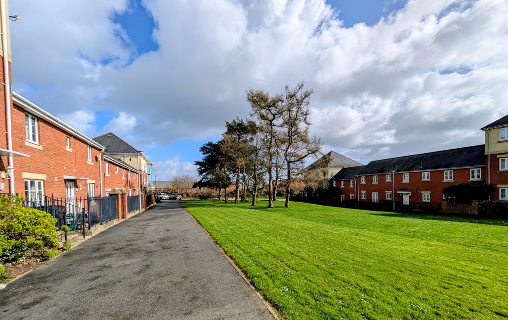 2 bed apartment for sale in Russell Walk, Exeter, EX2  - Property Image 2