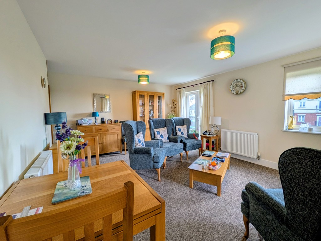 2 bed apartment for sale in Russell Walk, Exeter, EX2  - Property Image 6