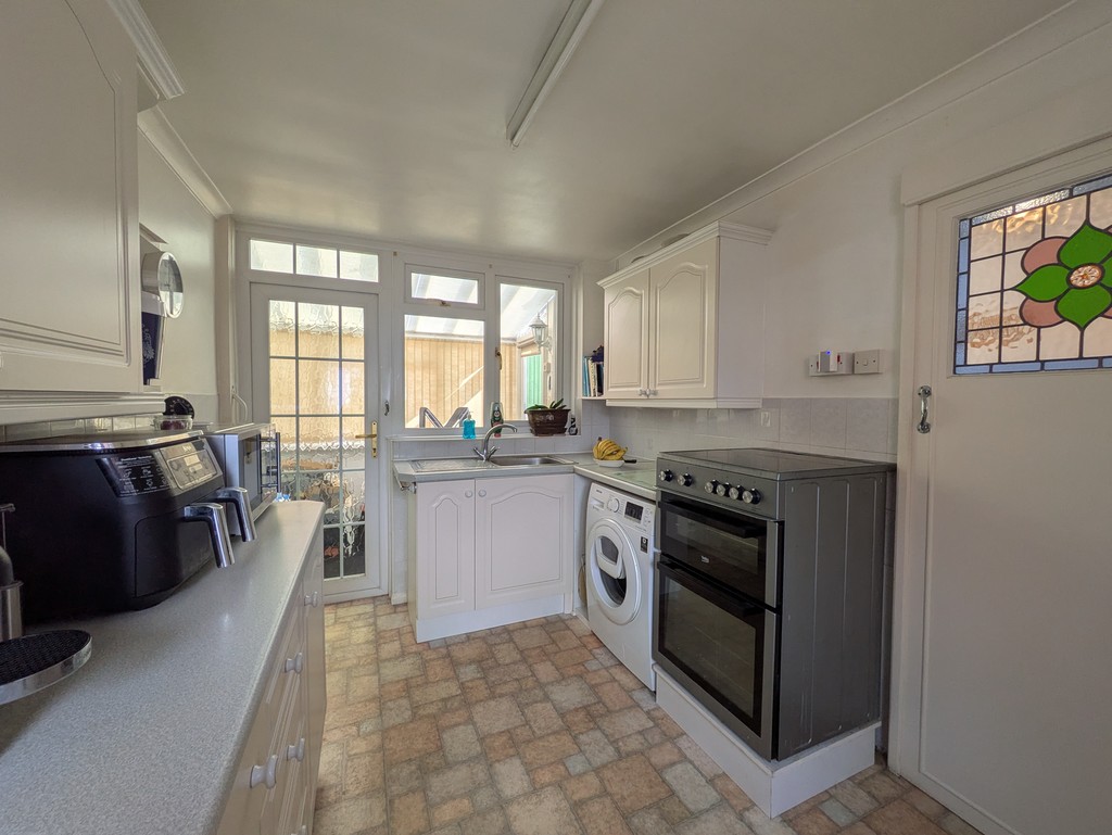 2 bed detached bungalow for sale in Buckerell Avenue, St Leonards, EX2  - Property Image 6