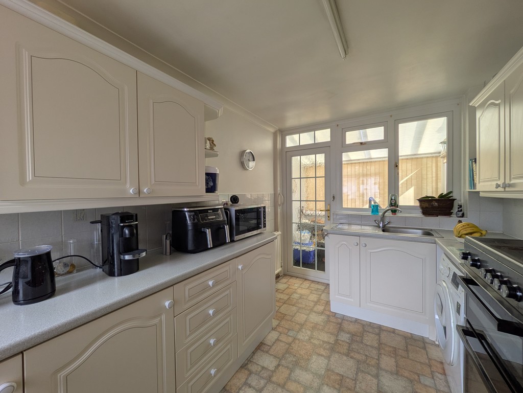 2 bed detached bungalow for sale in Buckerell Avenue, St Leonards, EX2  - Property Image 5