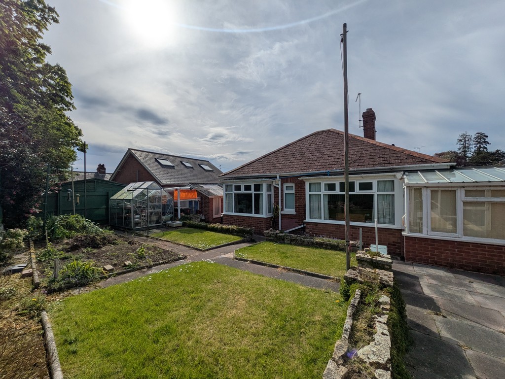2 bed detached bungalow for sale in Buckerell Avenue, St Leonards, EX2  - Property Image 13