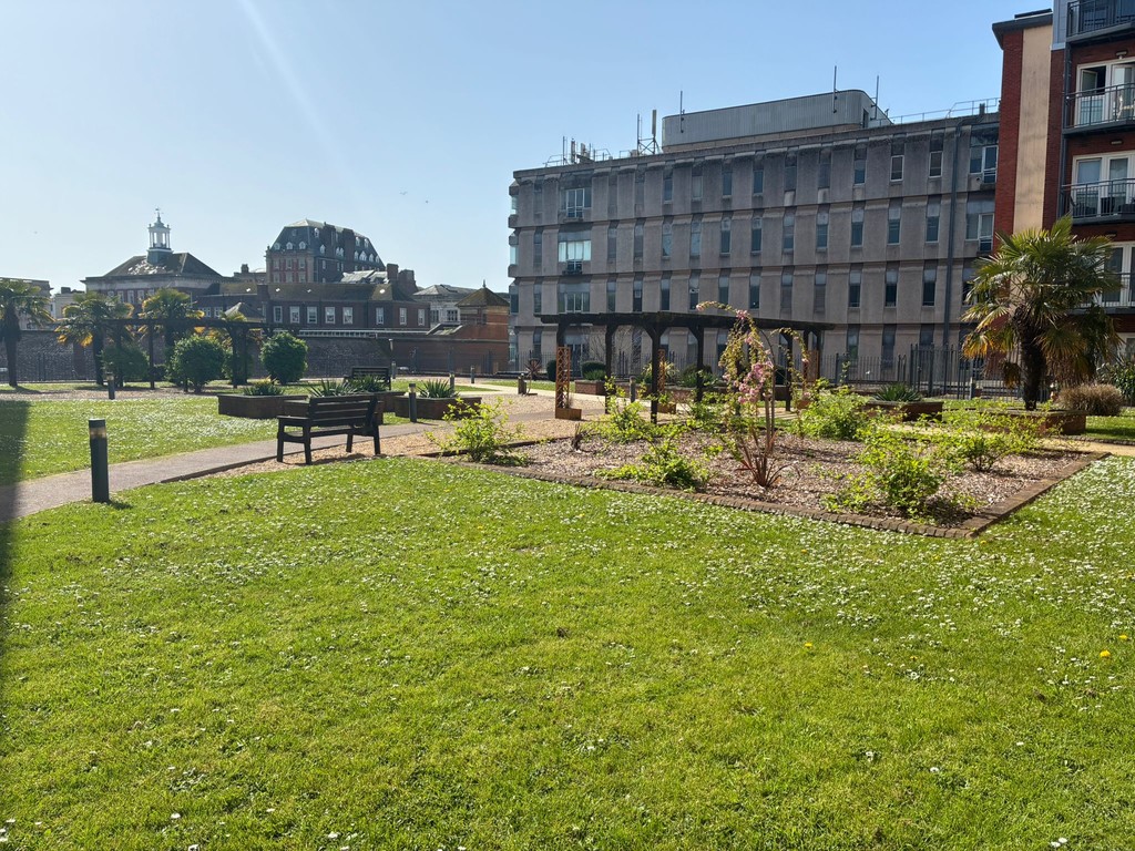 2 bed apartment for sale in Constantine House, New North Road 8