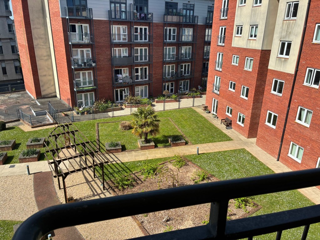 2 bed apartment for sale in Constantine House, New North Road  - Property Image 10