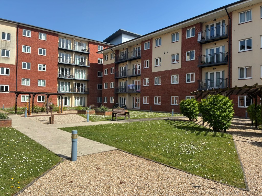 2 bed apartment for sale in Constantine House, New North Road