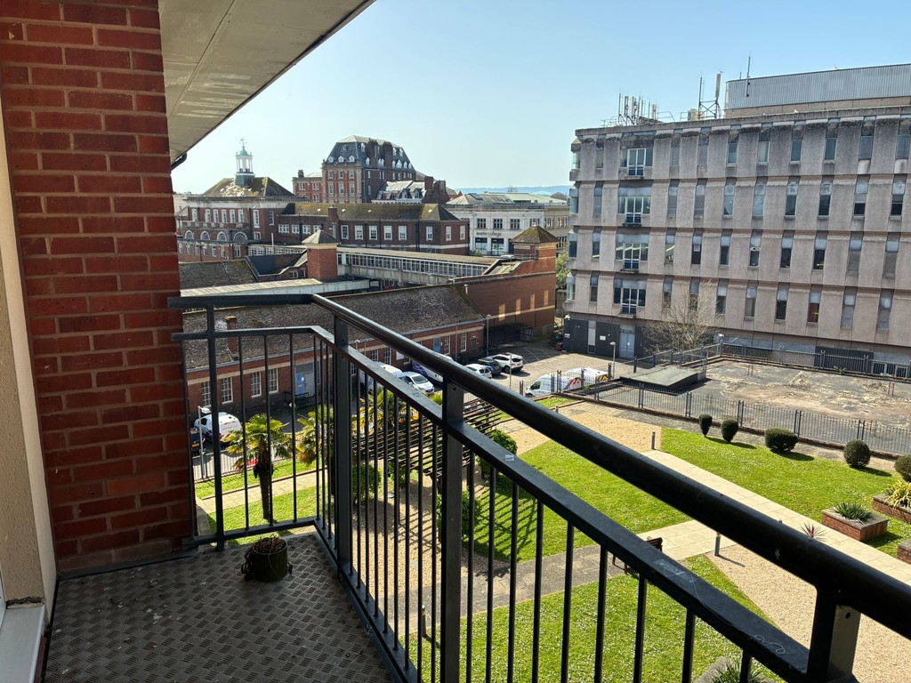 2 bed apartment for sale in Constantine House, New North Road - Property Image 1