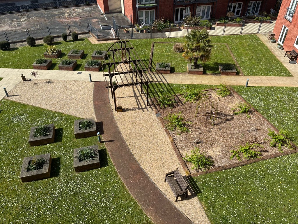 2 bed apartment for sale in Constantine House, New North Road 13