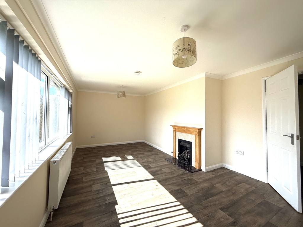 2 bed detached bungalow to rent in Creedy Road, Crediton  - Property Image 3