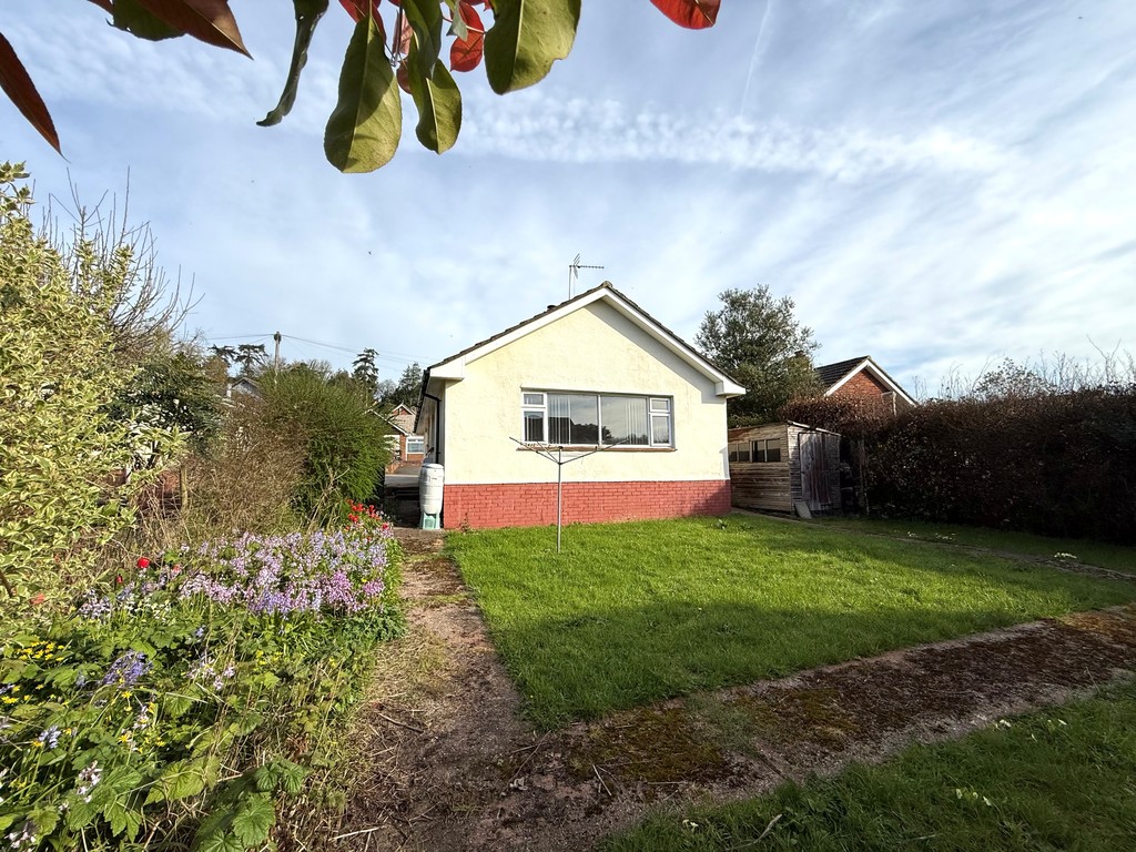 2 bed detached bungalow to rent in Creedy Road, Crediton