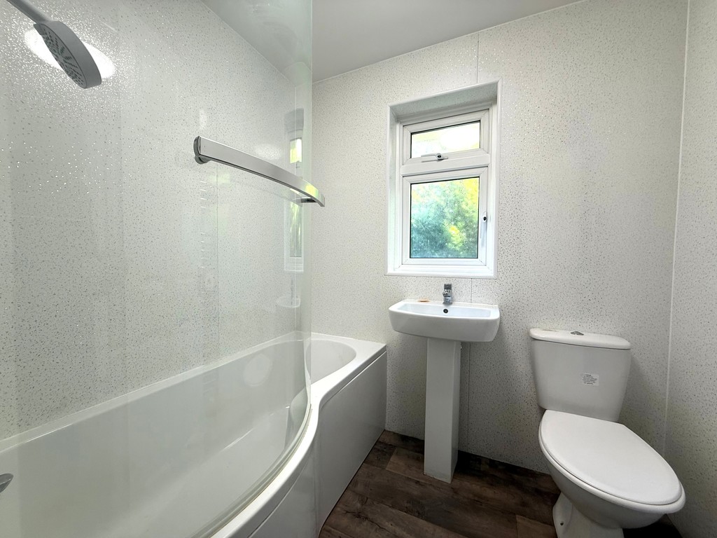 2 bed detached bungalow to rent in Creedy Road, Crediton 11