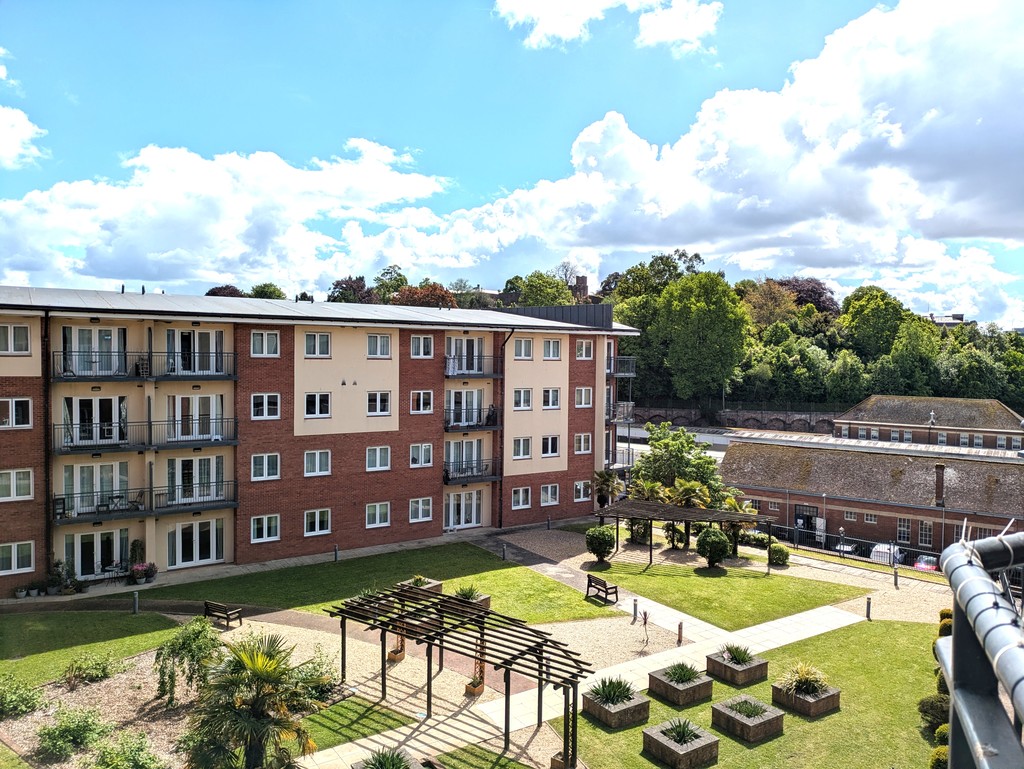 Studio flat for sale in New North Road, Exeter, EX4 - Property Image 1