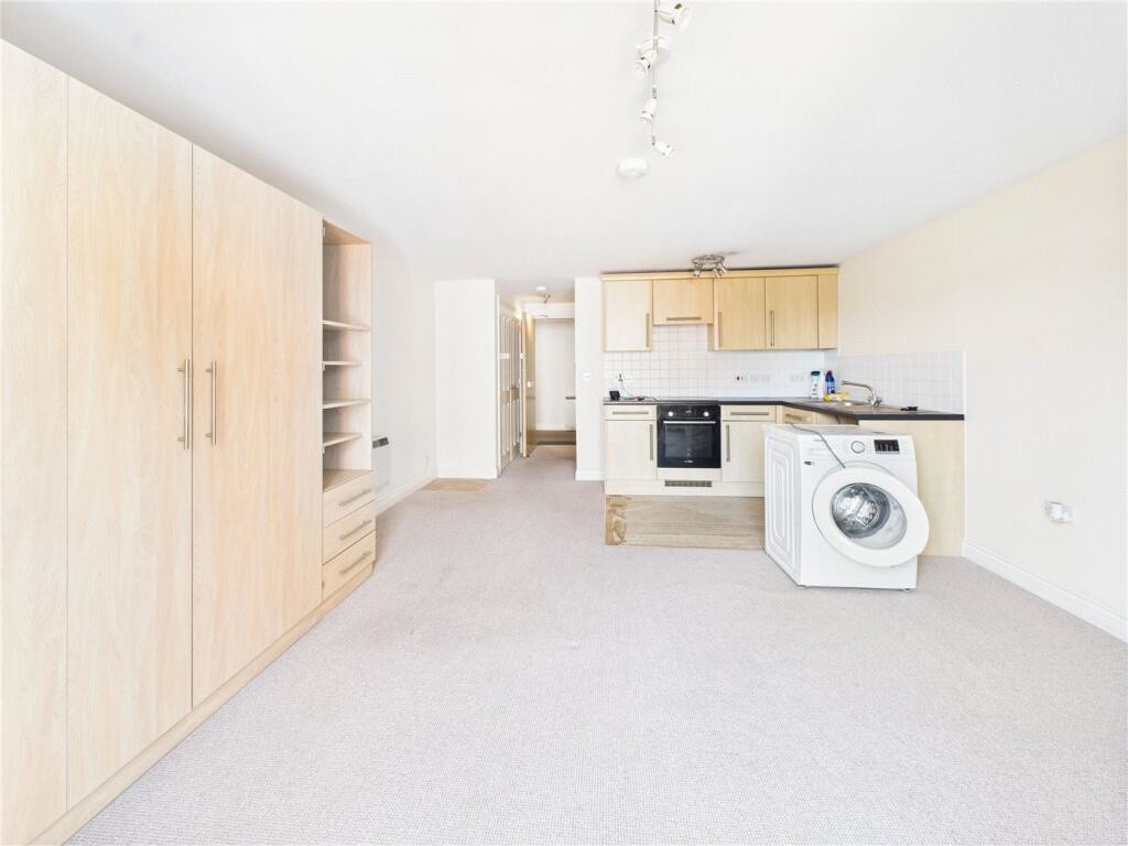 Studio flat for sale in New North Road, Exeter, EX4 - Property Image 7