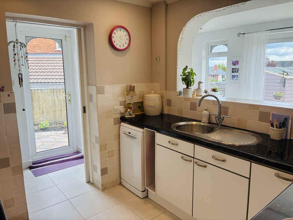 3 bed semi-detached house for sale in Dorset Avenue, Exeter, EX4  - Property Image 7