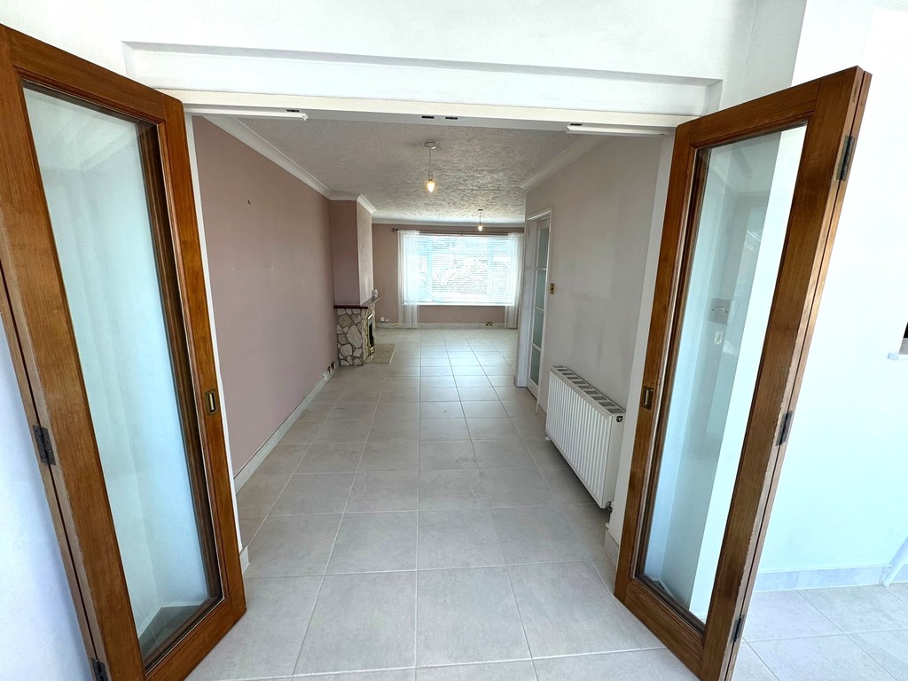 3 bed semi-detached house for sale in Dorset Avenue, Exeter, EX4  - Property Image 3