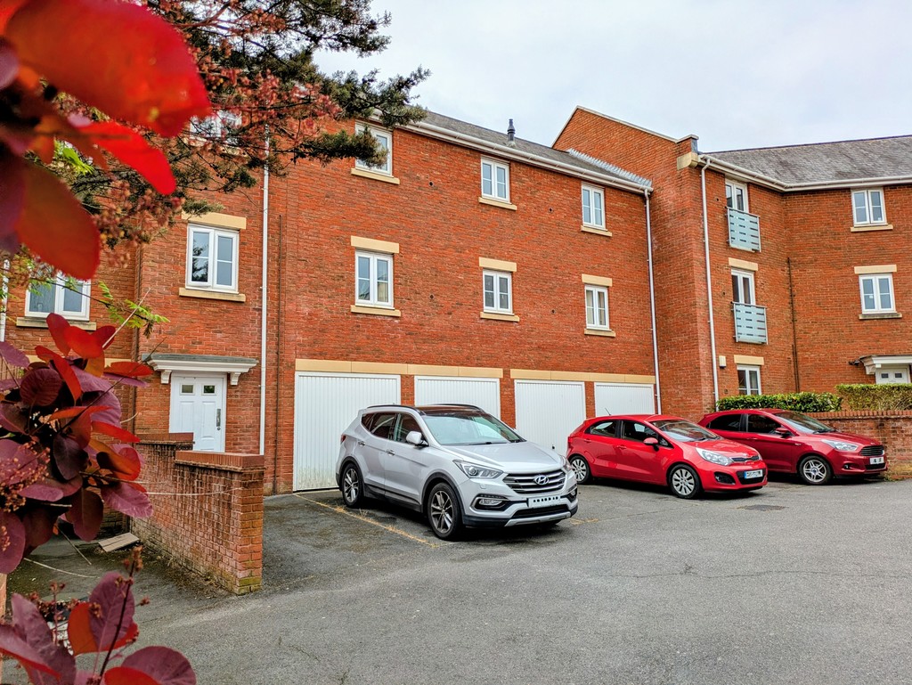 2 bed apartment for sale in Heraldry Way, Exeter, EX2  - Property Image 1