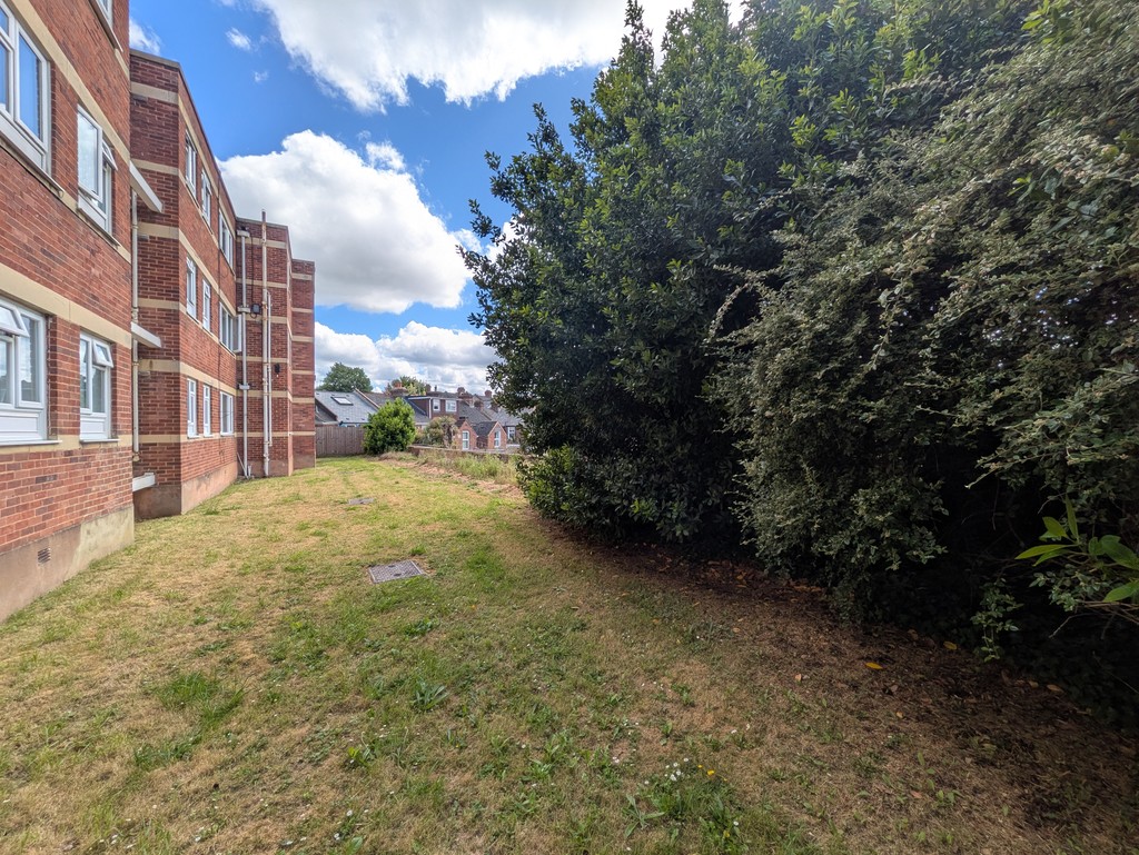 1 bed studio flat for sale in Mount Radford Crescent, Exeter, EX2 8