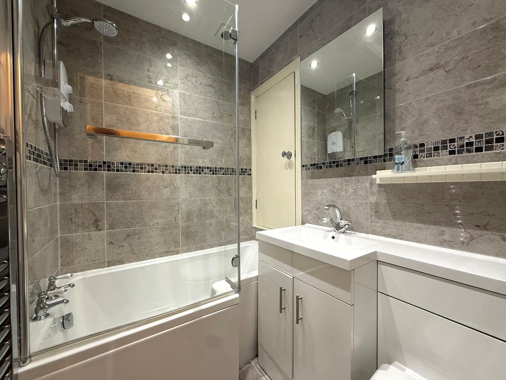 Studio flat to rent in Hampden Place, Alphington Street  - Property Image 6