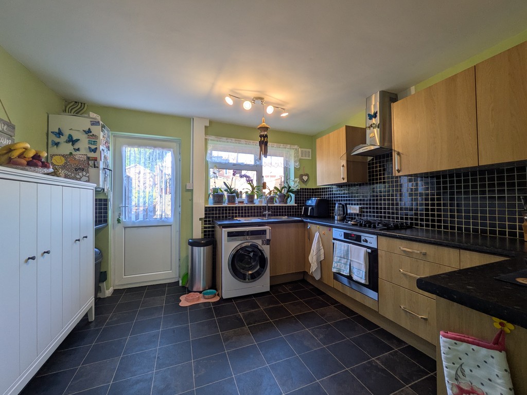 3 bed semi-detached house for sale in Hillyfield Road, Exeter, EX1  - Property Image 3