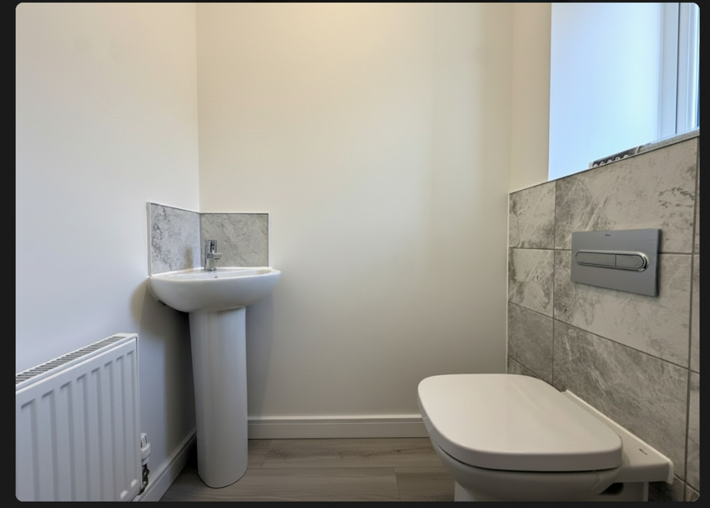 2 bed terraced house to rent in Heron Place, Crediton 3