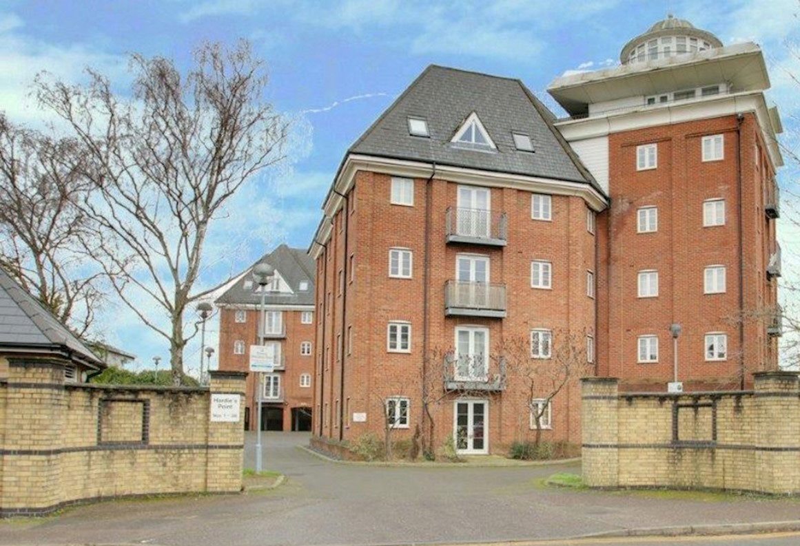 2 bed flat to rent in Hardies Point, Hawkins Road, CO2