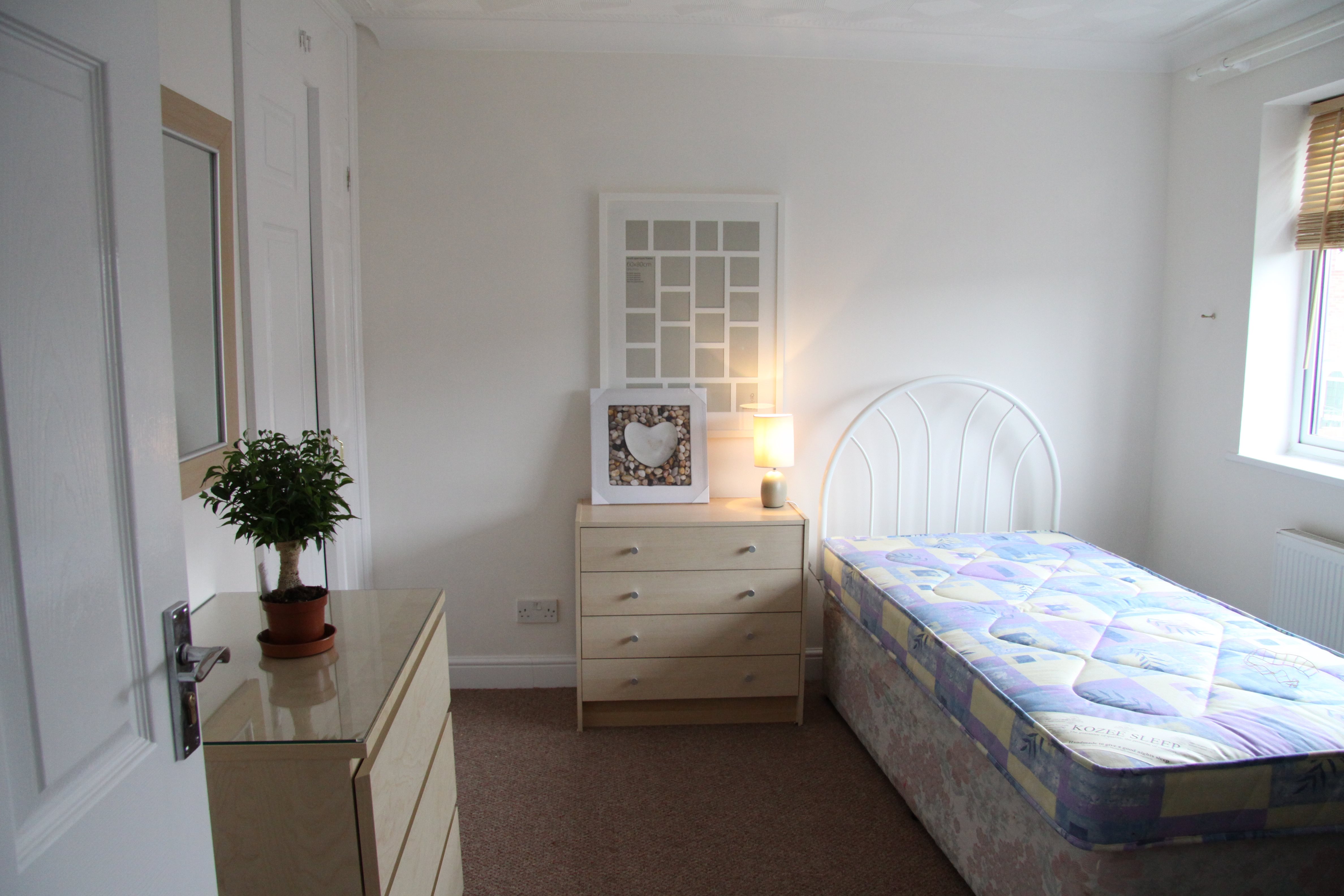 5 bed house to rent in Magnolia Drive, , CO4 4