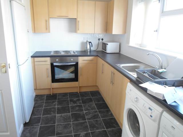 3 bed flat to rent in Hamlet Drive, Colchester, CO4  - Property Image 2