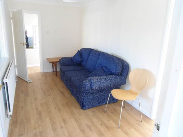 3 bed flat to rent in Hamlet Drive, Colchester, CO4  - Property Image 3