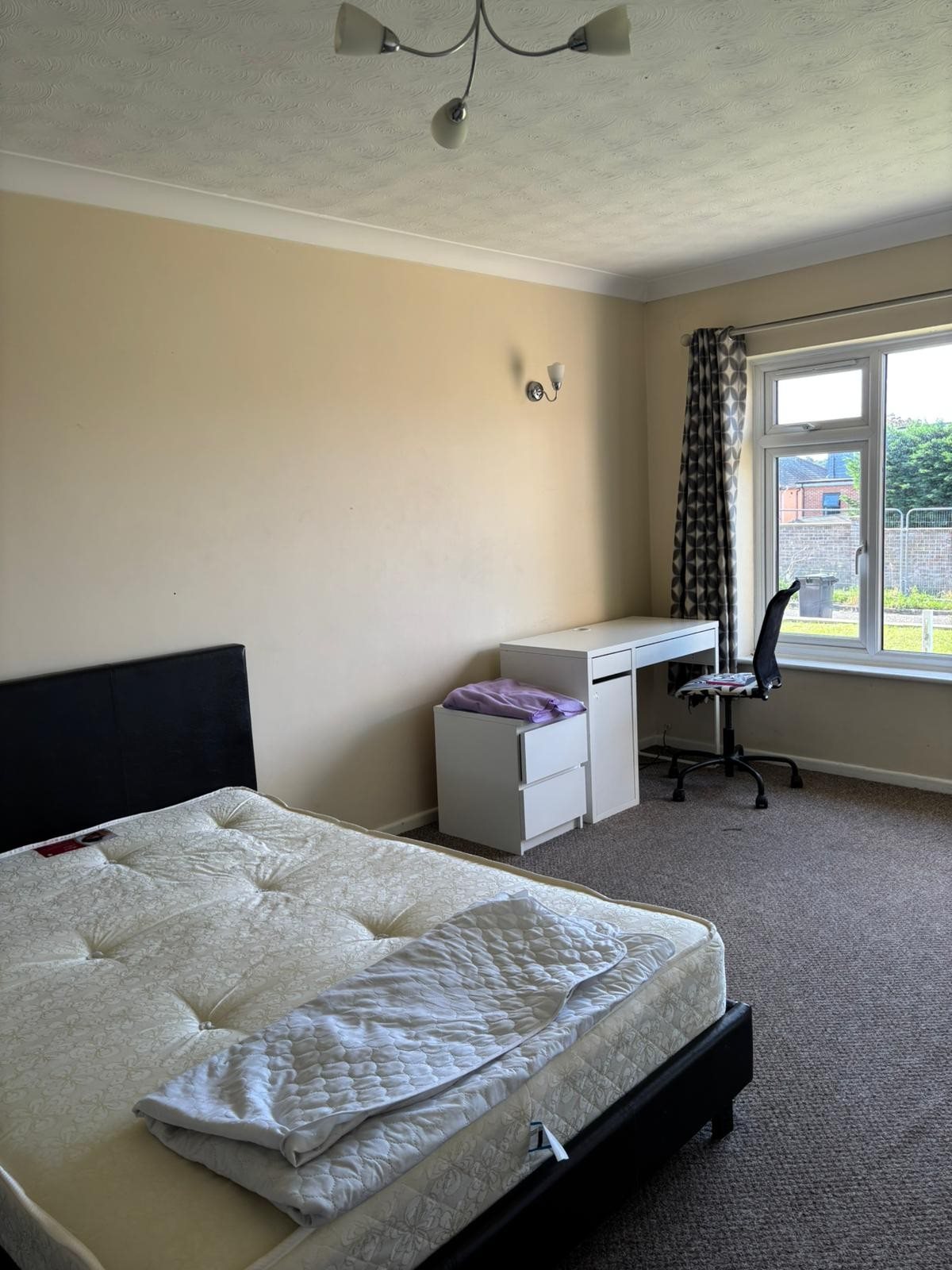 5 bed house to rent in Tangerine Close, , CO4 4