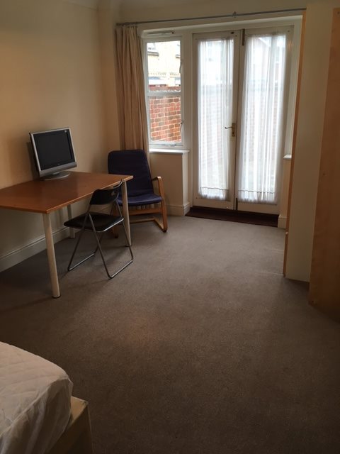 5 bed house to rent in Mascot Square, Hythe, CO4 6