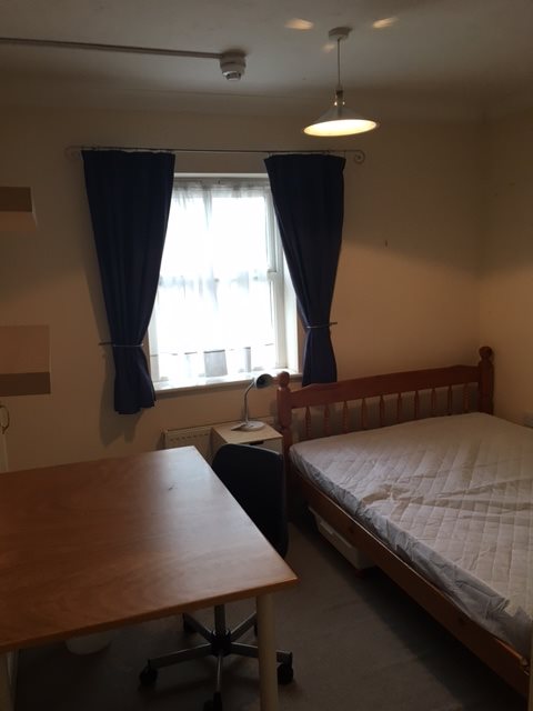 5 bed house to rent in Mascot Square, Hythe, CO4 8