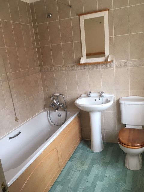 5 bed house to rent in Mascot Square, Hythe, CO4 4