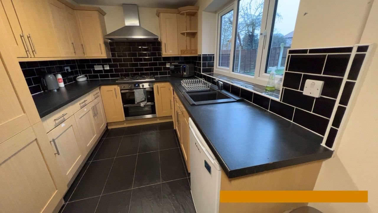6 bed house to rent in Arnstones Close, Colchester, CO4 2