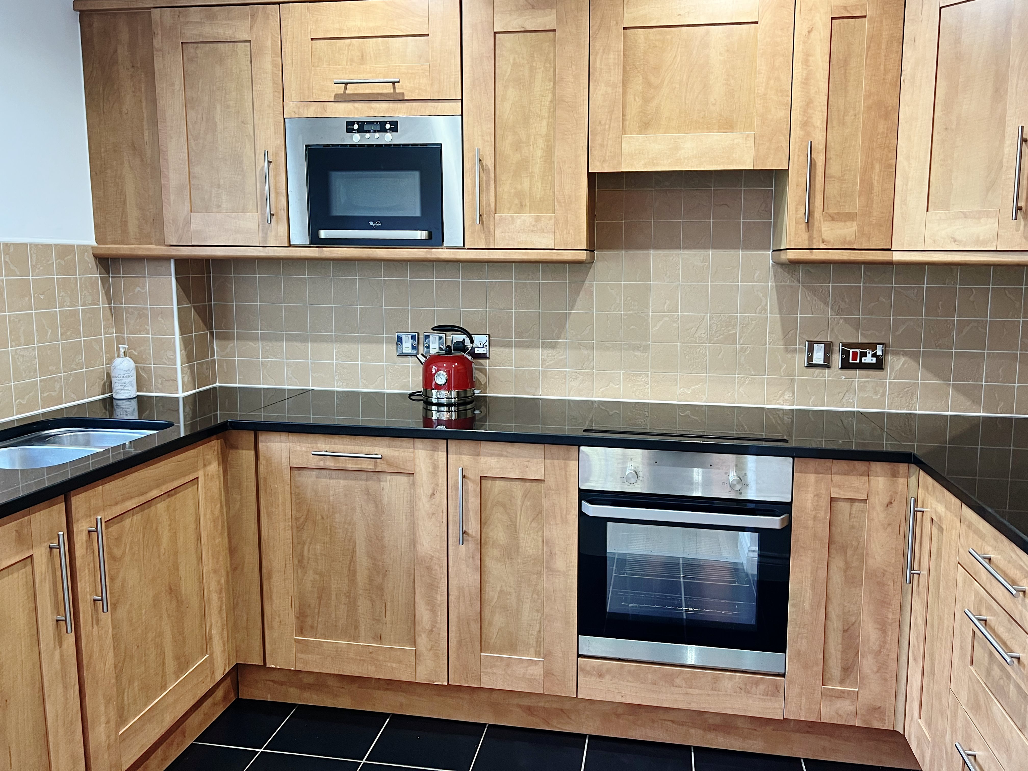 5 bed duplex to rent in Albany Gardens, , CO2 12