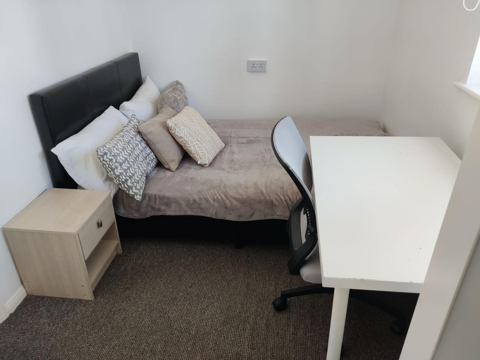 3 bed flat to rent in Hawthorn Avenue, , CO4 4