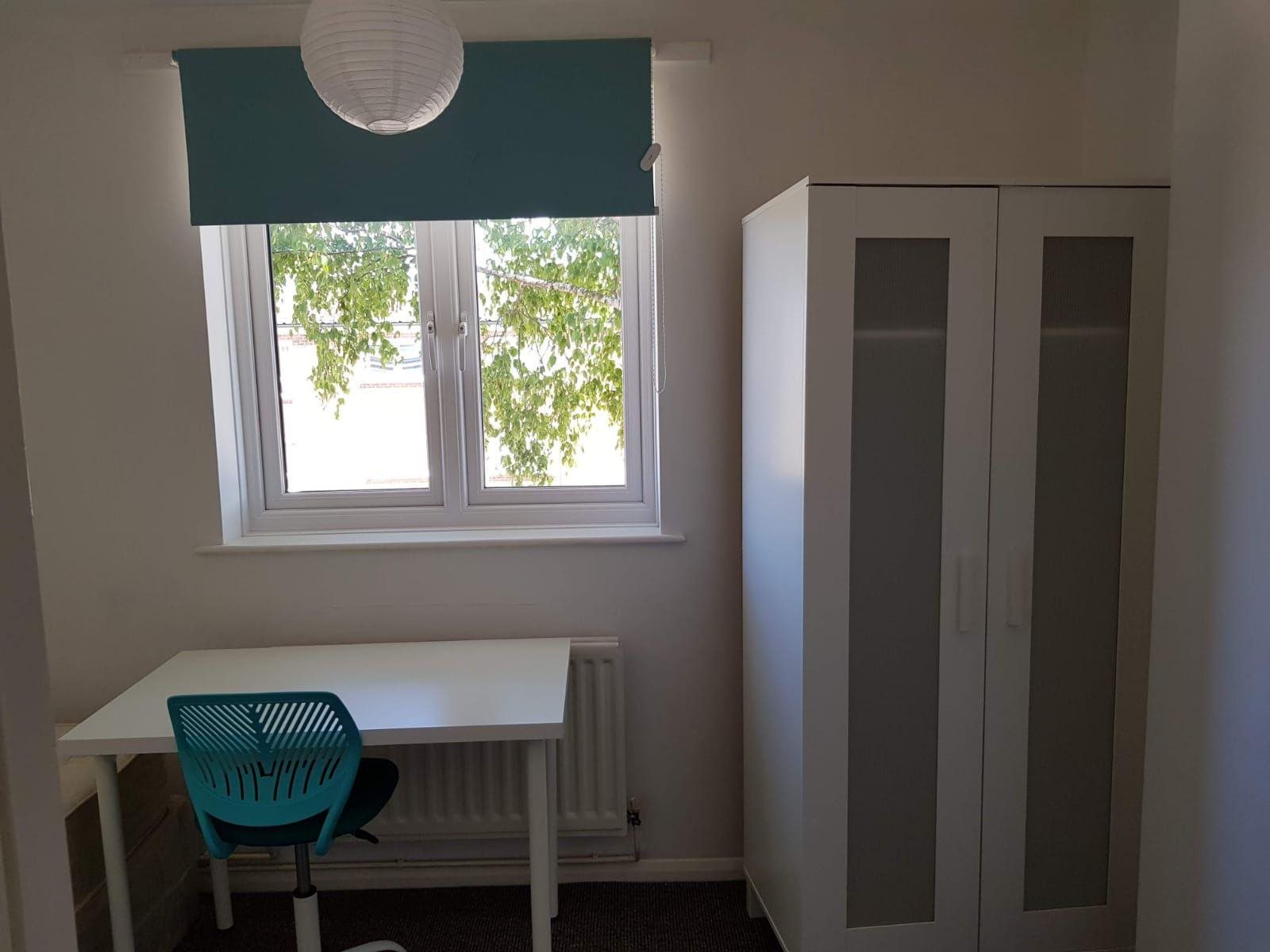 3 bed flat to rent in Hawthorn Avenue, , CO4 12