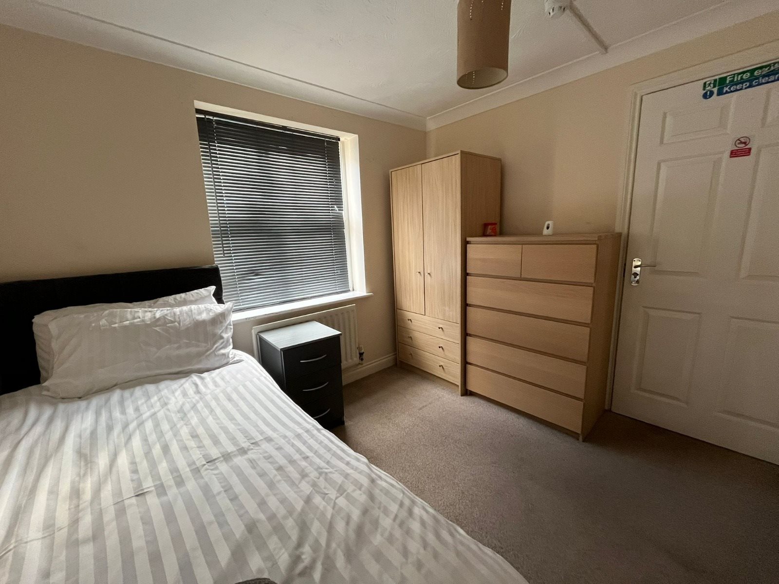 6 bed house to rent in Hatcher Crescent, , CO2  - Property Image 7