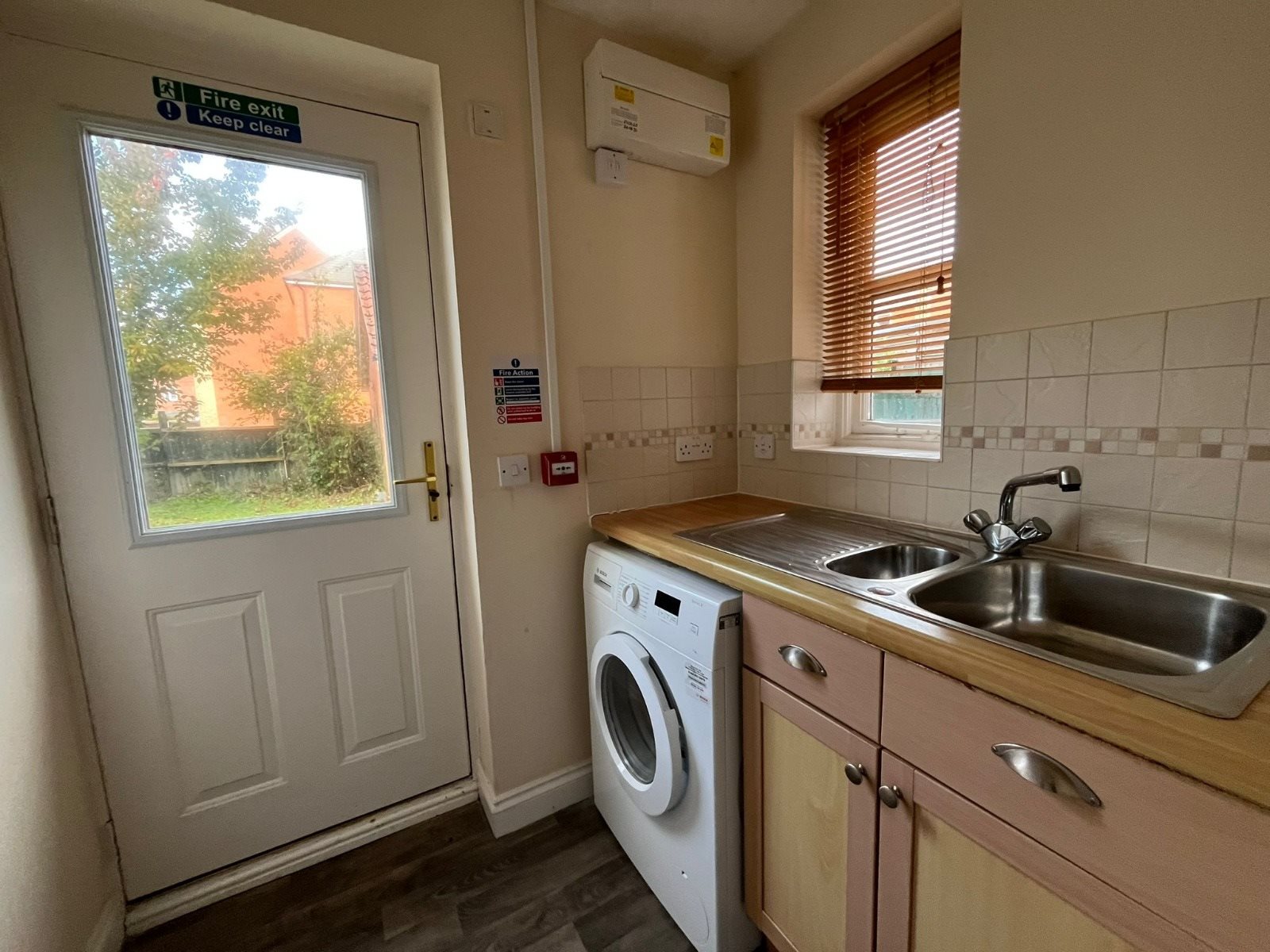 6 bed house to rent in Hatcher Crescent, , CO2  - Property Image 6