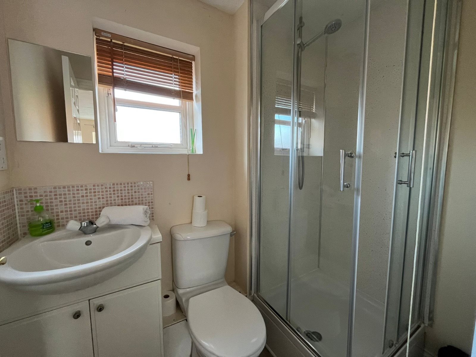 6 bed house to rent in Hatcher Crescent, , CO2 10