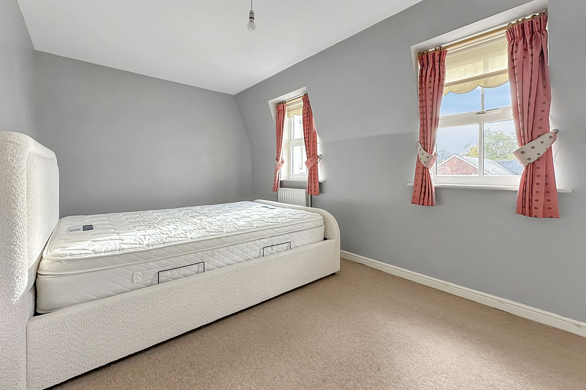 2 bed flat for sale in London Road, Gloucester, GL1 4