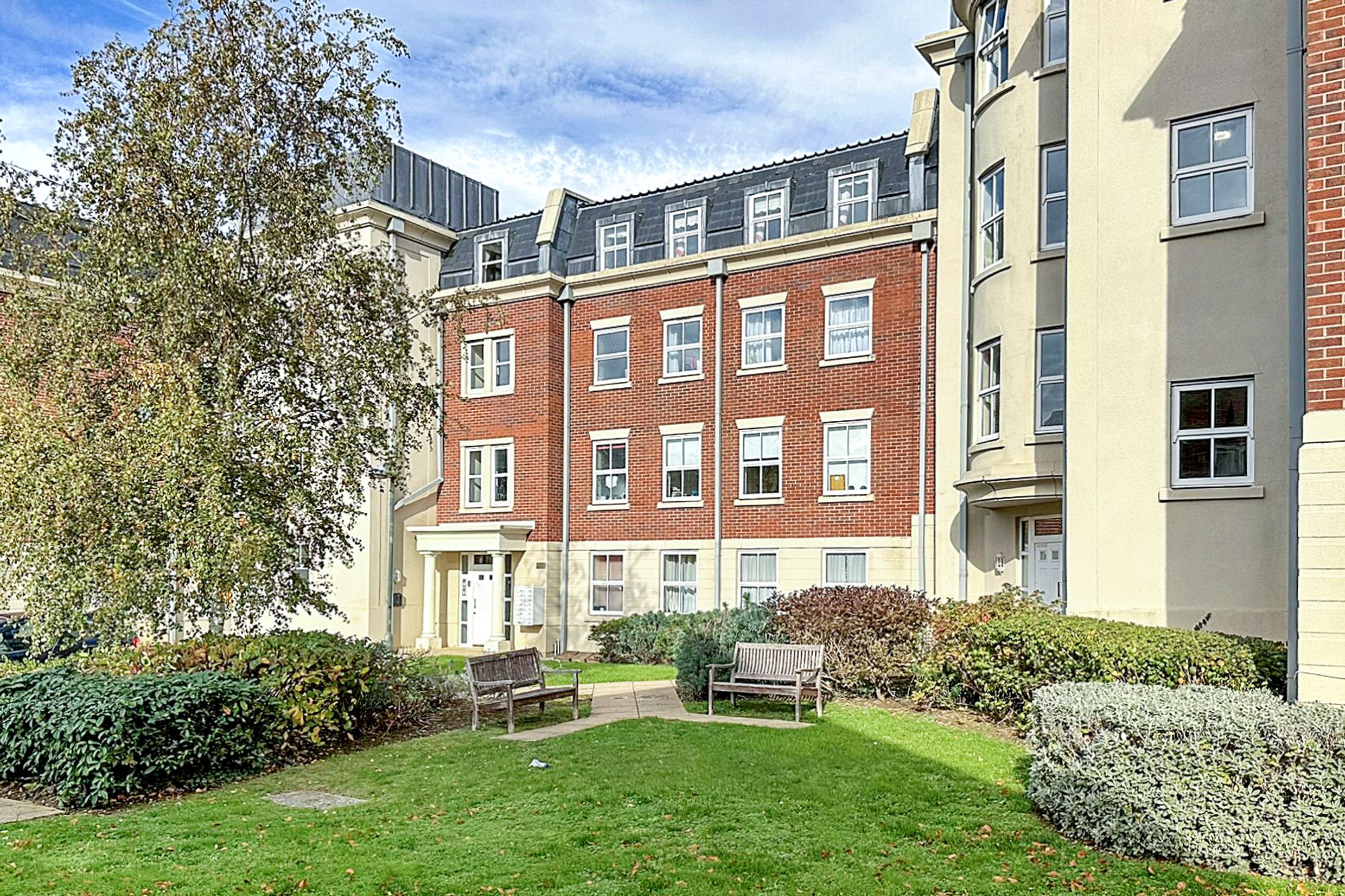 2 bed flat for sale in London Road, Gloucester, GL1 0